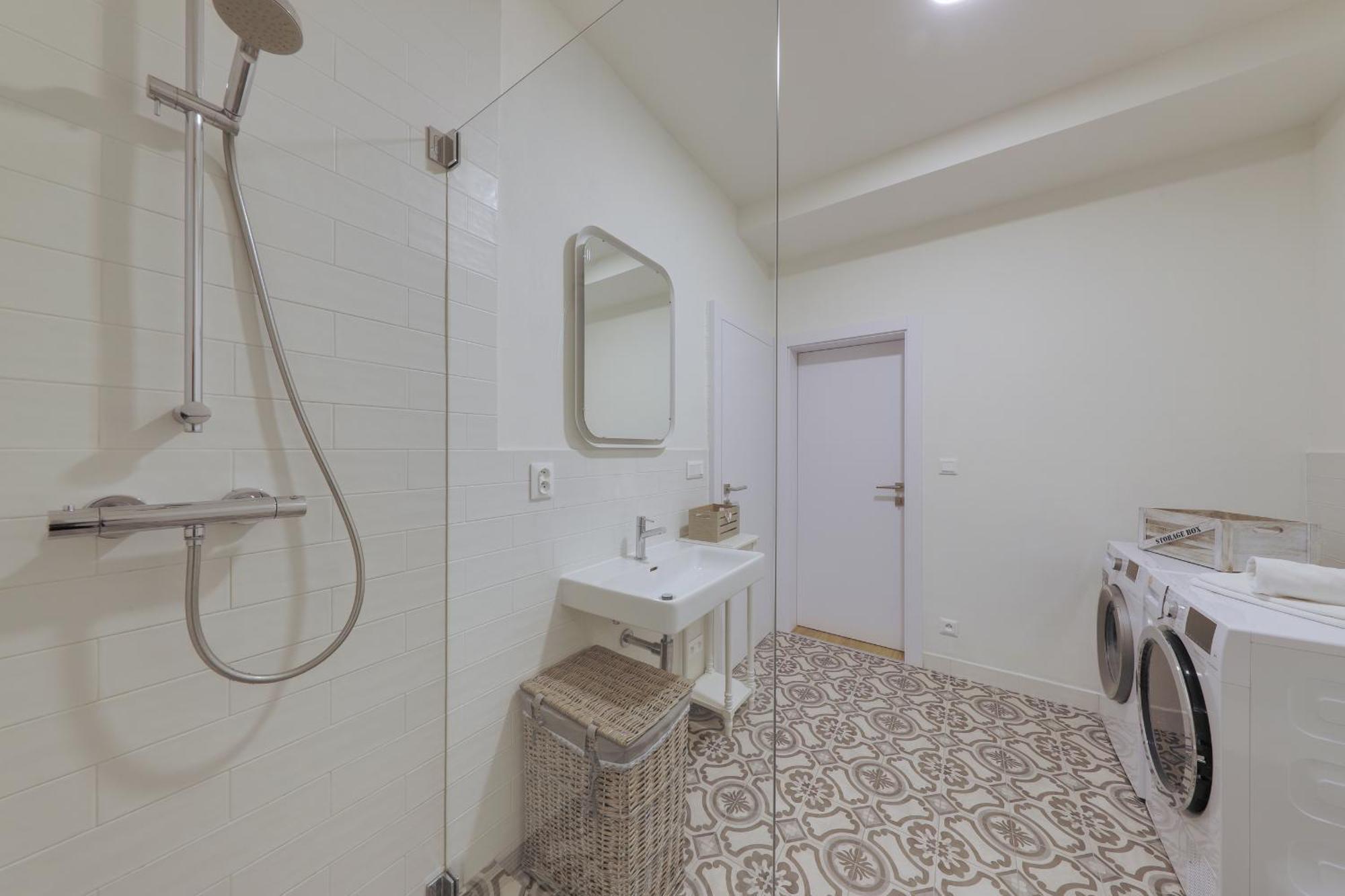 Shone Apartment Old Town 2 Bedroom Bratislava Exterior photo